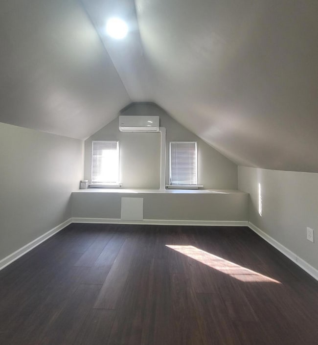 Building Photo - 1005 Drexel Ave