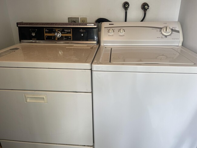 Building Photo - 705 Normandy Ln