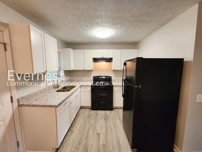 Building Photo - 908 Hickory Dr