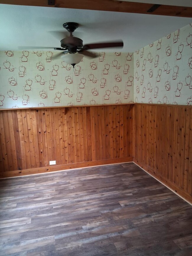 Building Photo - 836 N Chodikee Lake Rd