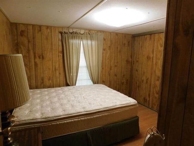 Building Photo - 3bedroom 2 bath with acreage