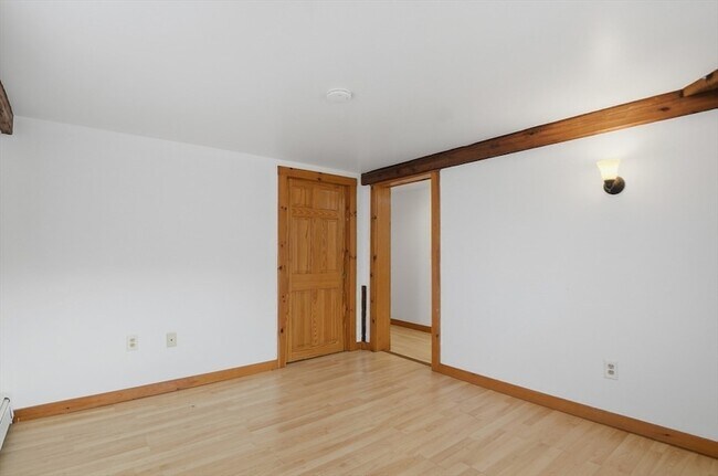 Building Photo - 92 Main St