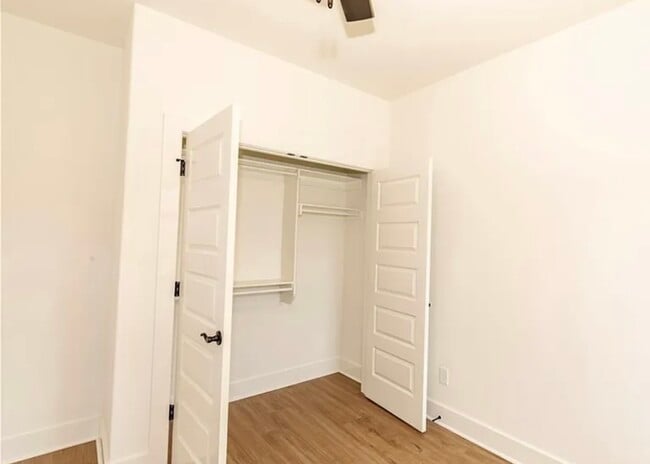 Building Photo - 841 Round Top St