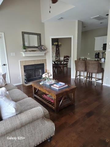 Building Photo - 2116 Tanglewood Blvd