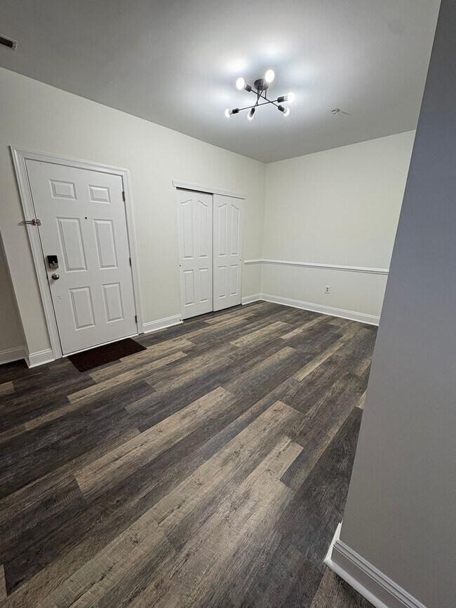Building Photo - 2702 Waters Edge Dr