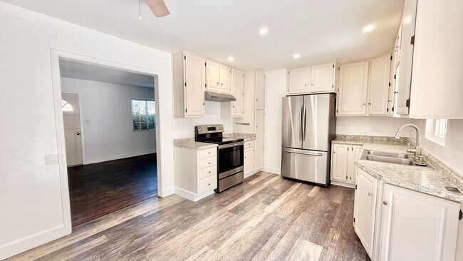 Building Photo - 1280 Alturas Rd