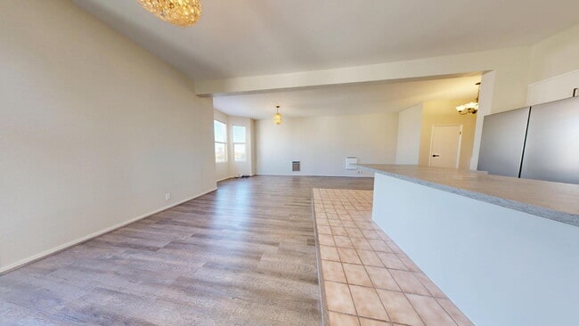 Building Photo - Gorgeous Remodeled 3BD/2BA with Parking & City Views in Nob Hill