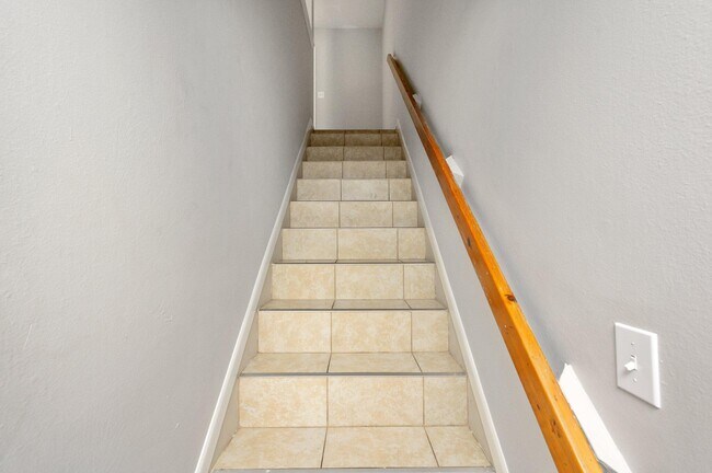 Building Photo - 152 Scottwood Dr SE