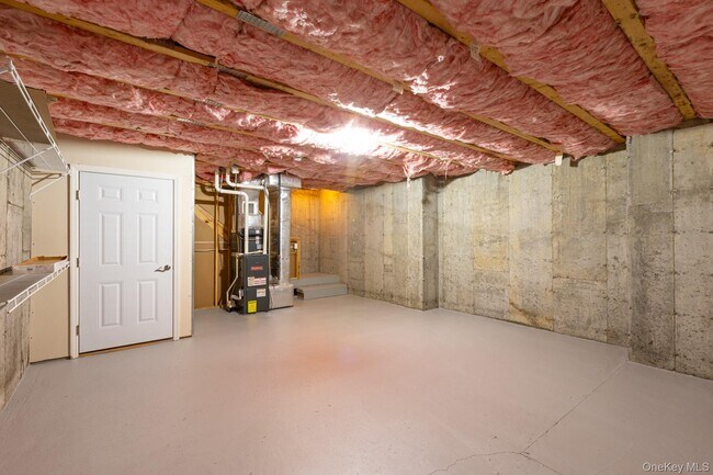 Building Photo - 975 Main St