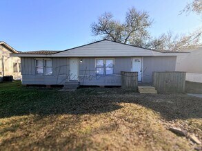 Building Photo - 3 Bedroom, 1.5 Bathroom Home with Bonus Room for Rent in Lake Charles