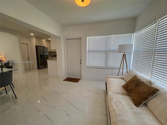 Building Photo - 1625 Hollywood Blvd