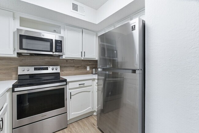 Building Photo - 3101 Sondra Dr