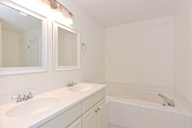 Building Photo - 123 Lordvale Blvd