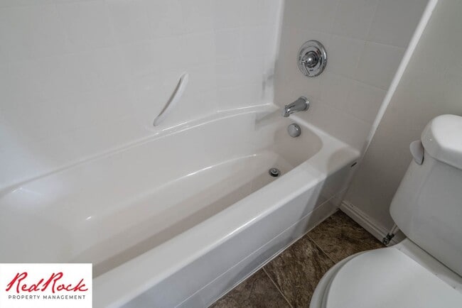 Building Photo - 3 Bedroom Townhome in Prime St. George Location