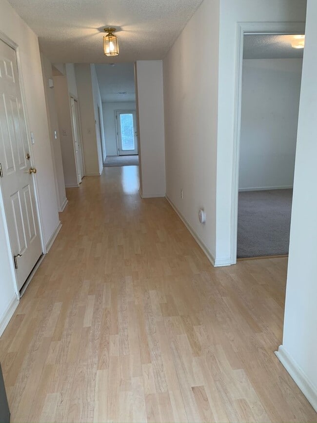 Building Photo - 134 Springwood Ln