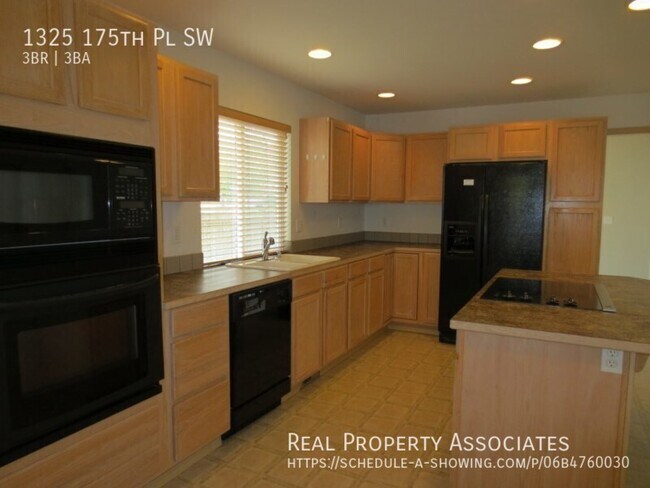 Building Photo - 1325 175th Pl SW