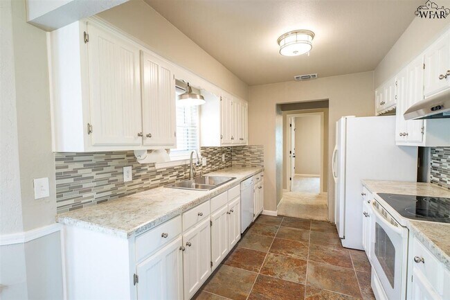 Building Photo - 6000 Laci Ln