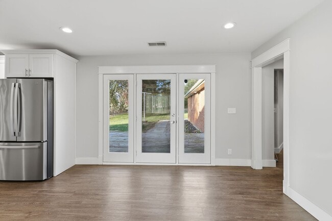 Building Photo - Large Ranch on Cul-de-sac