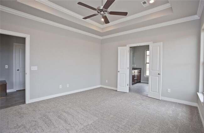 Building Photo - 1004 Taylor