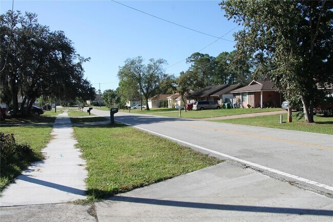 Building Photo - 745 Whitewood Dr