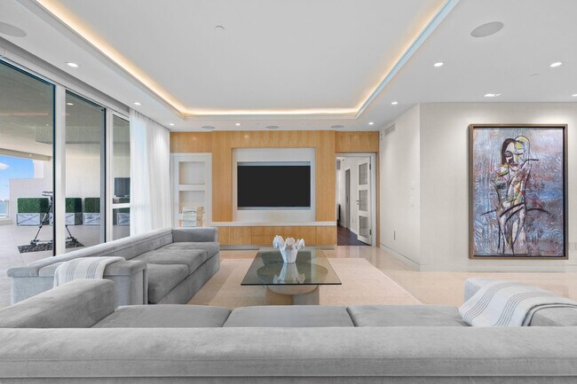 Building Photo - 101 S Fort Lauderdale Beach Blvd