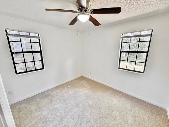 Building Photo - 3922 Pleasant Cove