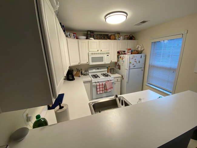 Kitchen - 131 Timberbrook Ln