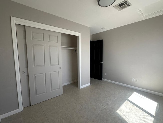 Building Photo - 1714 S 5th St