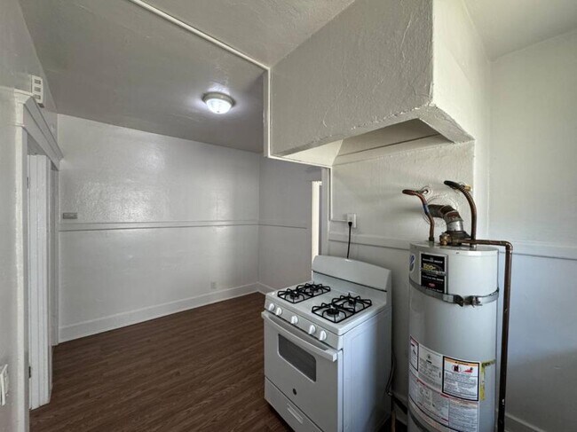 Building Photo - 2.0 bedroom in Los Angeles California 90037