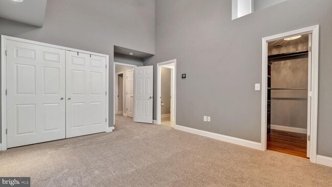 Building Photo - 1833 Drew St