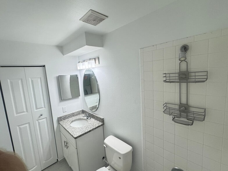 Building Photo - 10313 Crystal Point Dr