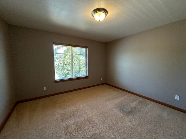 Building Photo - 1961 Nelson St