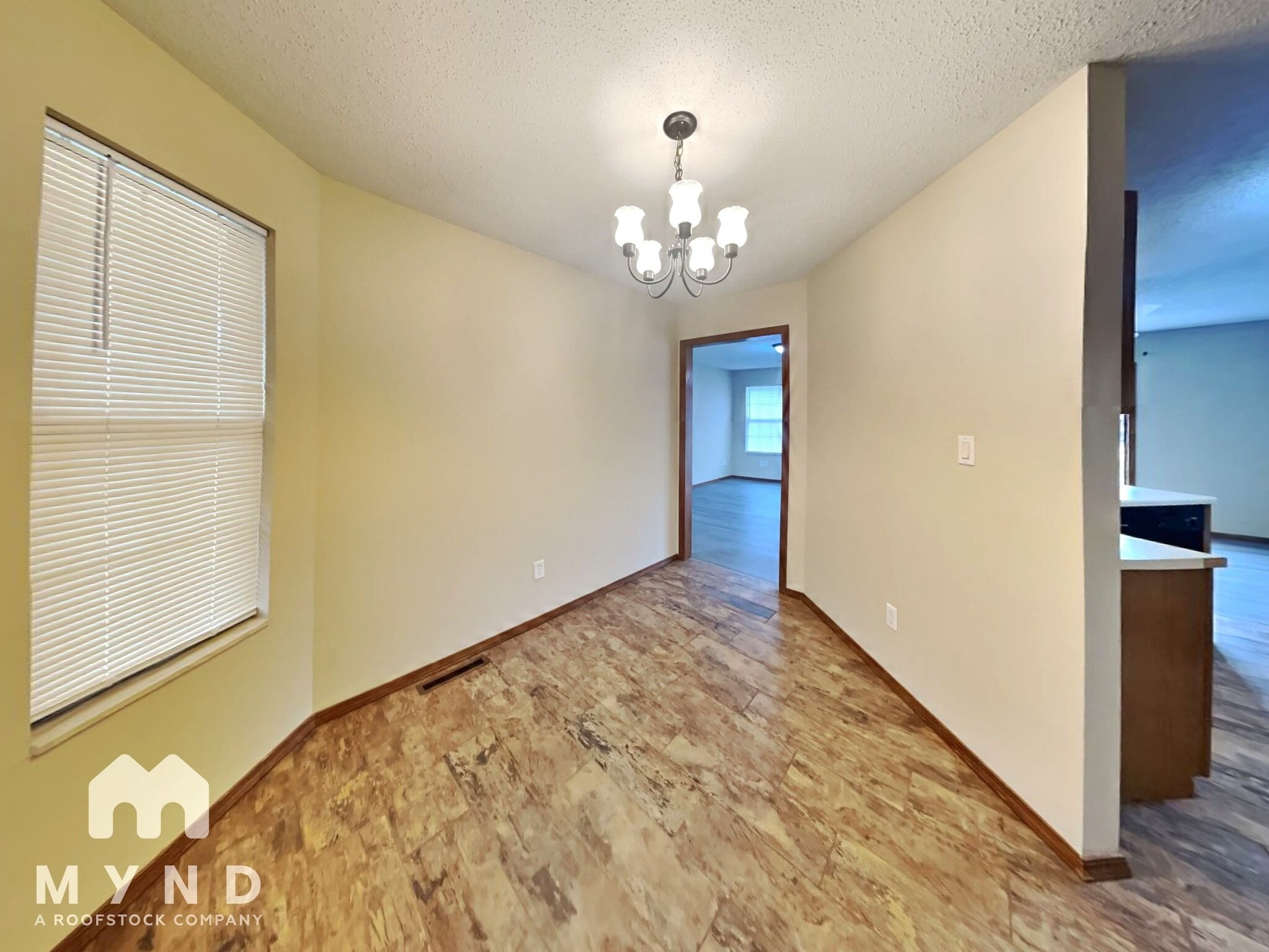 Building Photo - 2527 W Buena Vista St