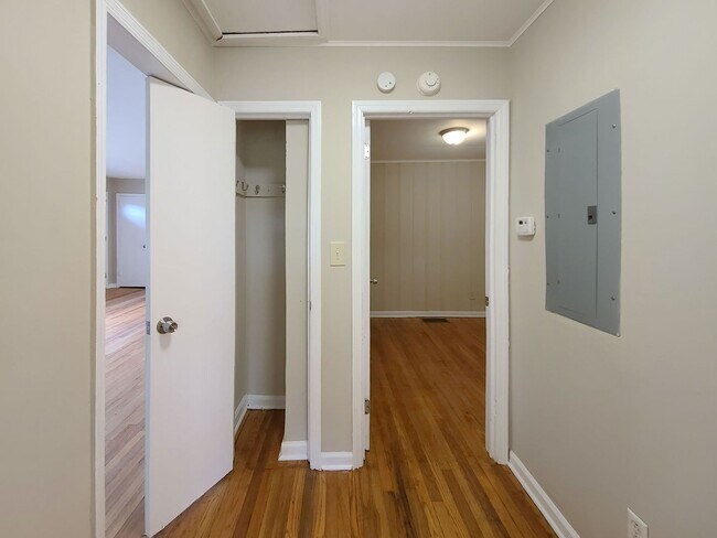 Building Photo - Cutest Bungalow in the Heart of Hapeville 3 bed/2 bath