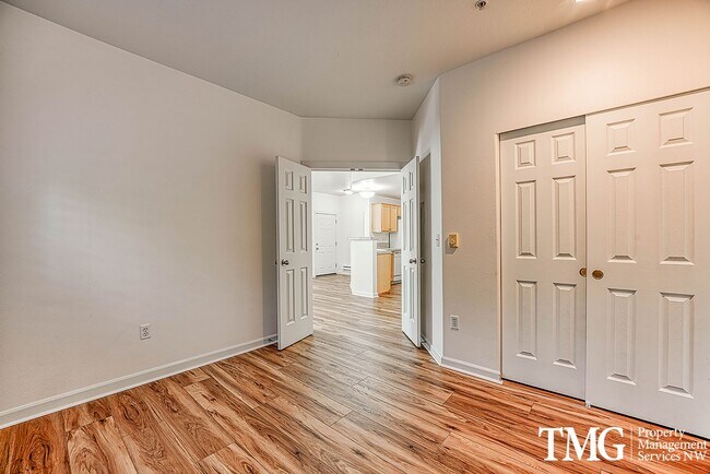 Building Photo - Cute Condo w/ 2 Beds 2 Baths and Patio in Beaverton!