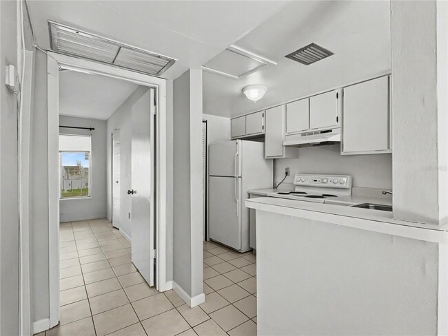 Building Photo - 598 Orange Dr