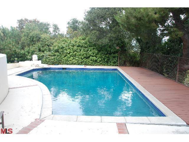 Building Photo - Beautiful Hollywood Hills Home For Lease!