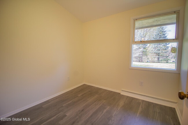 Building Photo - 20 Knadler Dr