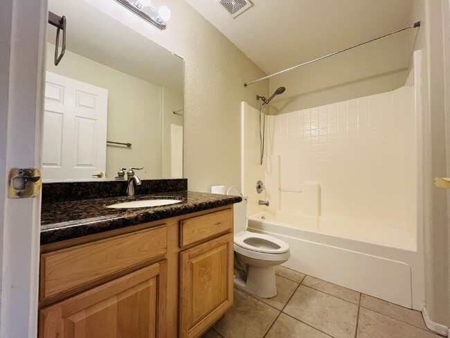 Building Photo - 3 Bedroom Home in North Phoenix