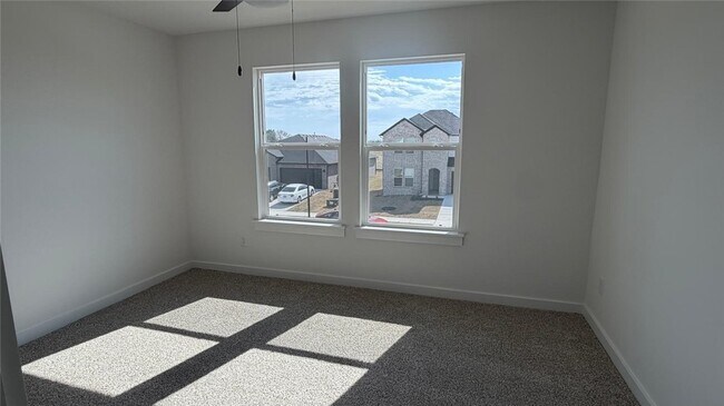 Building Photo - 2330 Longfellow Dr