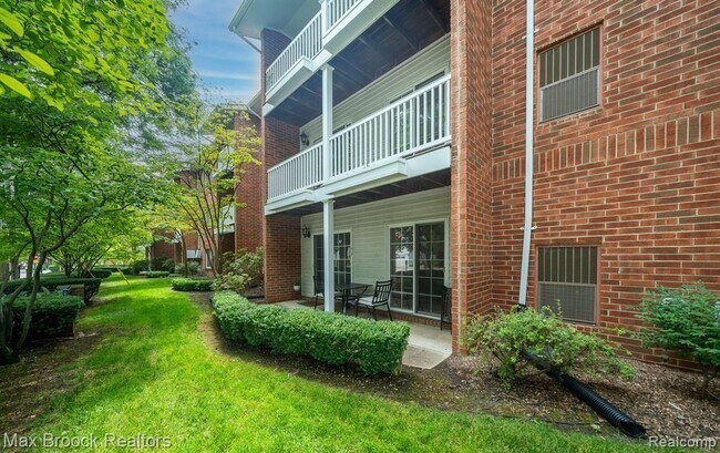 Building Photo - 444 Chester St