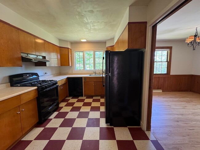 Building Photo - 473 Hapgood Pond Rd