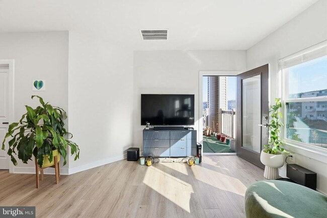 Building Photo - 46294 Mount Milstead Ter