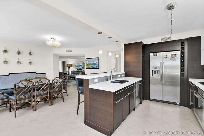 Building Photo - 550 S Ocean Blvd