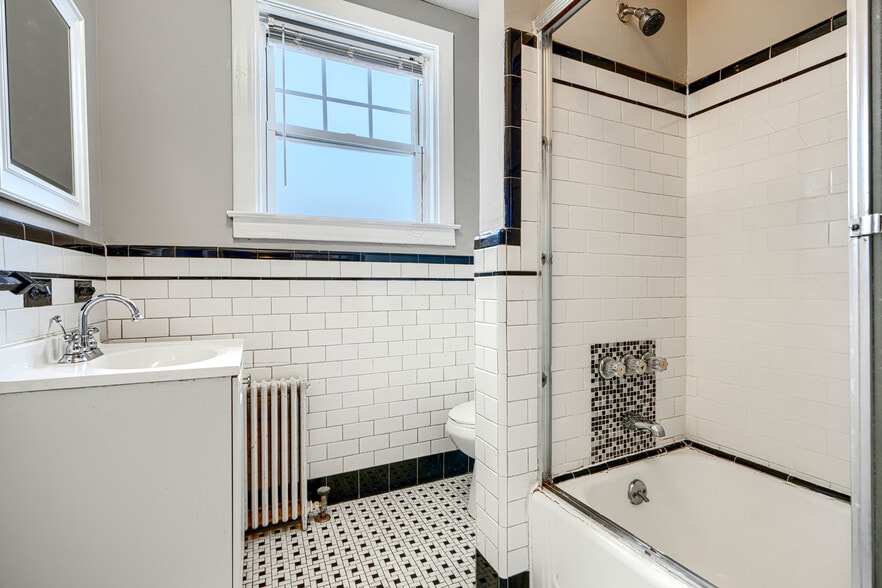 Bathroom - 4243 Shamrock Ave