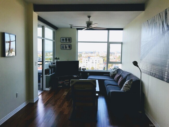 Building Photo - 475 Redwood St