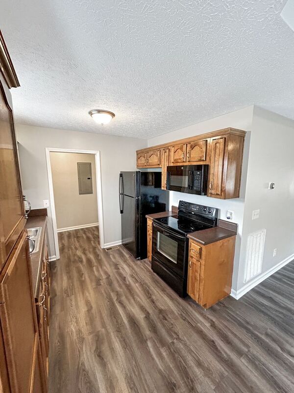 Building Photo - 130 Phillip Dr