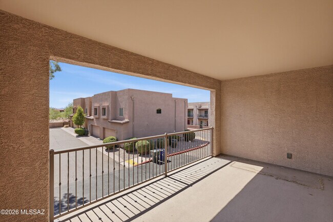 Building Photo - 4162 N Thurston Ln