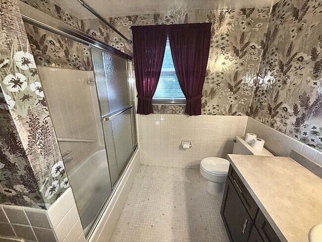 Building Photo - Spacious 3-Bedroom Split-Level with Formal Dining Room, Fireplace, and Fenced Backyard
