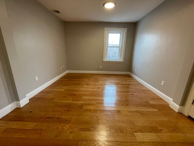 Building Photo - 124 Berkshire St